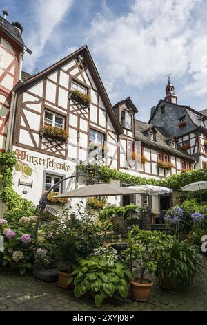 Village pittoresque avec maisons à colombages, Beilstein, Moselle, Rhénanie-Palatinat, Allemagne, Europe Banque D'Images