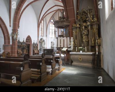 Autel de Saint-Nicolas datant d'environ 1750 dans l'allée sud de l'église paroissiale de Saint-Michel, Bernkastel, Moselle, Rhénanie-Palatinat, Allemagne, Europe Banque D'Images