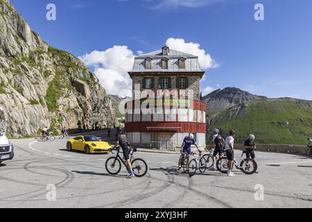 Hôtel Belvedere sur la Furka, l'hôtel de passe le plus célèbre dans le monde. Le bâtiment est fermé et tombe en délabrement. Un endroit perdu. Glacier du Rhône. Banque D'Images