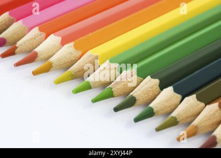 Pays-Bas, février 2022. Gros plan de crayons de couleur de différentes couleurs Banque D'Images