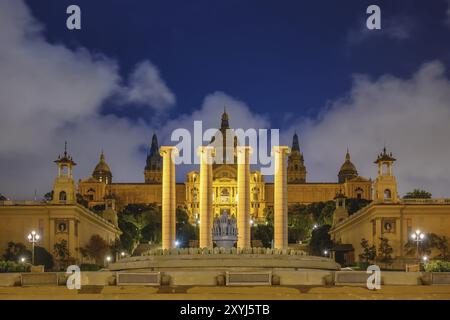 Espagne Barcelone, la nuit sur les toits de la ville au Musée National d'Art de Catalogne Banque D'Images