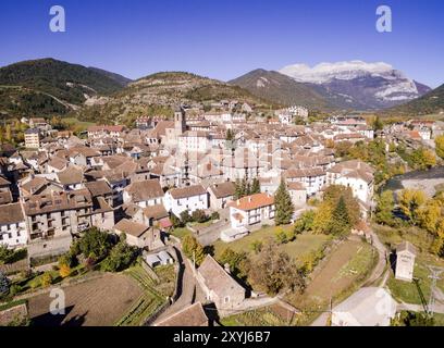 Village de Hecho, vallée de Hecho, vallées occidentales, chaîne de montagnes pyrénéennes, province de Huesca, Aragon, Espagne, Europe Banque D'Images