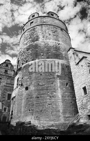 Un château Renaissance de conte de fées se dresse à Kranichfeld sur une colline surplombant le Kranichberg. Construit dans le style roman au 12ème siècle, Banque D'Images