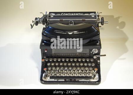 Ancienne machine à écrire mécanique, marque Continental, randonneur-Werke à Siegmar-Schoenau, avec silencieux, années 1930, Hambourg, Hambourg, République fédérale d'Allemagne Banque D'Images