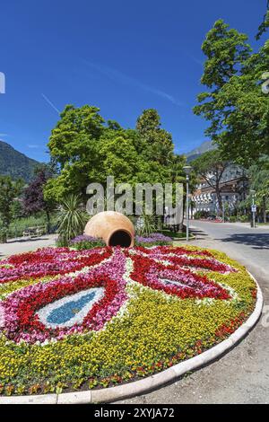 Arrangement floral sur la promenade du spa à Merano, Tyrol du Sud Banque D'Images