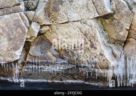 Formations de glace dans un ruisseau, Finnskogen, Hedmark Fylke, Norvège, avril 2012, Europe Banque D'Images