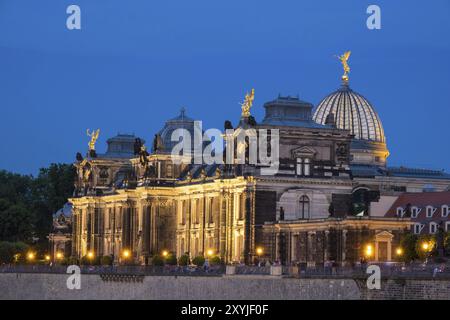 L'Académie des Beaux-Arts de Dresde la nuit Banque D'Images