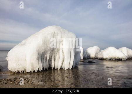 Hiver sur la côte de la mer Baltique Banque D'Images