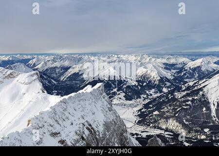 Vue du sommet de la Zugspitze à Ehrwald, Tyrol Banque D'Images