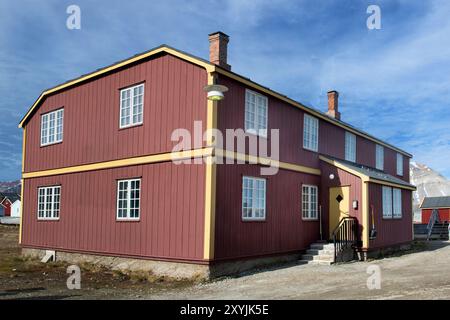 Logement typique, NY-Alesund (NY-Ålesund), Oscar II Land, Svalbard, Norvège Banque D'Images