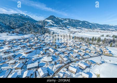 Neige et soleil dans la région de Hörnerdörfer près d'Obermaiselstein dans Oberallgäu hivernale Banque D'Images