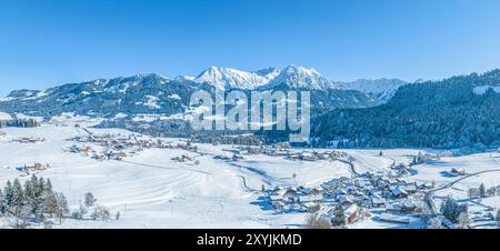 Neige et soleil dans la région de Hörnerdörfer près d'Obermaiselstein dans Oberallgäu hivernale Banque D'Images