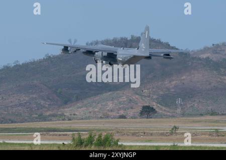 Un HC-130J combat King II de l'US Air Force décolle de la ligne de vol pendant Pacific Angel 24-1 à Port Moresby, Papouasie-Nouvelle-Guinée, le 29 août 2024. PAC Banque D'Images