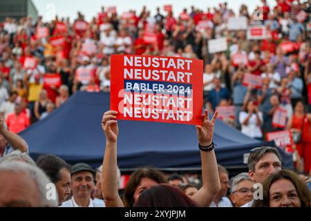 SPOE Wahlkampfauftakt zur Nationalratswahl 2024 29 08.2024-116 in Linz 29.08.2024, Linz, AUT, SPOE Wahlkampfauftakt zur Nationalratswahl 2024 in Linz im Bild Besucher, Plakat Oberoesterreich *** coup d'envoi de la campagne SPOE pour l'élection du Conseil national 2024 in Linz 29 08 2024, Linz, AUT, SPOE coup d'envoi de la campagne SPOE pour l'élection du Conseil national 2024 Nahretakt 2024, Westerz, OE Powesterz-OE Westerz-Op Banque D'Images