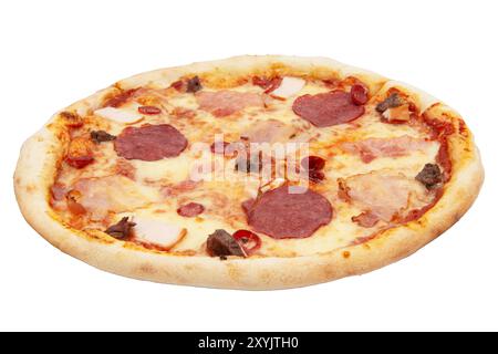 Délicieuse pizza italienne classique pepperoni avec saucisses et mozzarella au fromage. Pizza originale au pepperoni classique italienne fraîche Banque D'Images