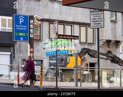 Joseph-Süß-Oppenheimer-Platz à Stuttgart. Ein Platz für das jüdische Justizopfer in einem Stuttgarter Hinterhof. // 29.08.2024 : Stuttgart, Bade-Württemberg, Deutschland, Europa *** Joseph Süß Oppenheimer Platz à Stuttgart place pour la victime juive de la justice dans une cour arrière de Stuttgart 29 08 2024 Stuttgart, Bade-Württemberg, Allemagne, Europe Banque D'Images