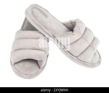 Chaussons doux et moelleux sur fond blanc Banque D'Images