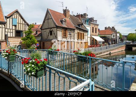 Maisons à colombages le long du canal dans le quartier Saint Leu, Amiens, somme, Picardie, France Banque D'Images