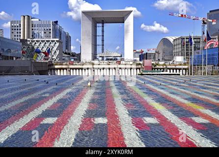 Fontaine monumentale, Yaacov Agam et la Grande Arche Banque D'Images