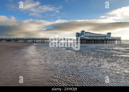 Weston-super-Mare, North Somerset, Angleterre, Royaume-Uni, octobre 04, 2018 : vue sur la plage et le Grand Pier Banque D'Images