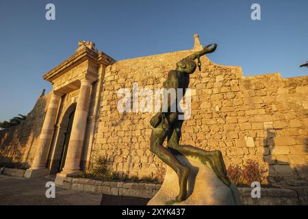 Fidelius, sculpture en bronze dédiée à pasteur, Koch, Finlay et ferran, œuvre de Manuel Ramos Gonzalez, Isla del Lazareto, Illa del Llatzeret, interi Banque D'Images