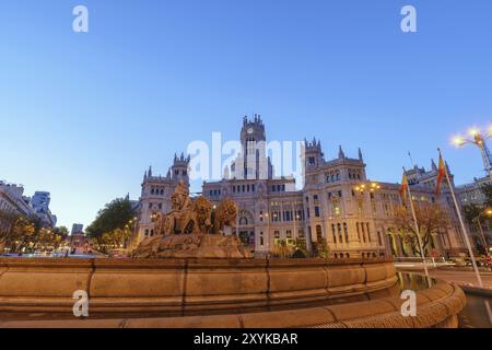 Espagne Madrid, lever du soleil sur les toits de la ville à la place de la Fontaine de Cibeles Banque D'Images