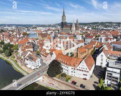 Vue aérienne du centre historique d'Ulm avec le Danube et la cathédrale, Ulm, Bade-Wuertemberg, Allemagne, Europe Banque D'Images