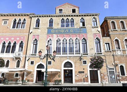 Venezia, Dorsoduro, Adriatica Societa di Navigazione Venezia Banque D'Images