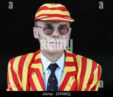 Un membre du Marylebone Cricket Club regarde pendant le deuxième jour de Rothesay test match Angleterre - Sri Lanka à Lords, Londres, Royaume-Uni, 30 août 2024 (photo par Mark Cosgrove/News images) Banque D'Images