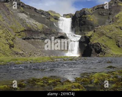 Chute d'eau d'Ofaerufossar dans la fissure de feu d'Eldgja dans le sud de l'Islande Banque D'Images