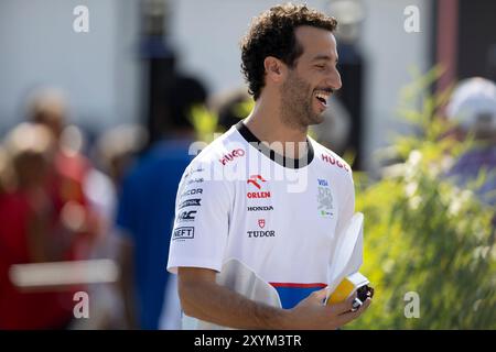 Monza, Italie. 30 août 2024. Daniel Ricciardo, pilote de Visa CashAPP Team, arrive sur le circuit avant les essais libres 1 du Grand Prix d'Italie formule 1 2024 à Monza, Italie. 30 août 2024 (photo Daniele Marangoni/Sipa USA) crédit : Sipa USA/Alamy Live News Banque D'Images