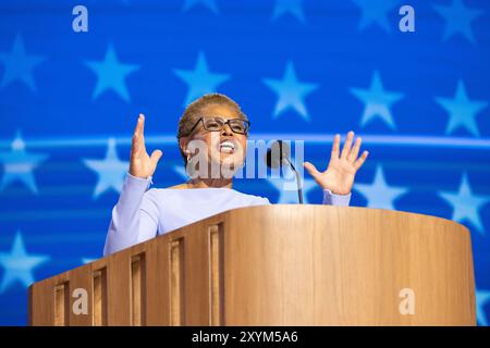 Chicago, Illinois, 19 août 2024 - la mairesse de Los Angeles, Karen Bass, à la Convention nationale démocrate. Banque D'Images