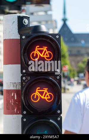 Panneau rouge feu de circulation pour vélo Banque D'Images