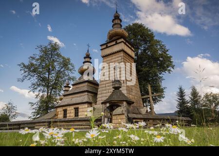 Église orthodoxe Saint Paraskewa, Kwiaton. XVII siècle. Site du patrimoine mondial de l'UNESCO, montagnes des Carpates, petite Pologne Voïvodie, Pologne, Europe Banque D'Images