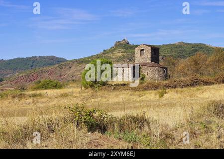 Mérifons, Eglise Saint-Pierre-es-liens et Château de Malavieille, Eglise Saint-Pierre-es-liens et Château de Malavieille en France, Languedoc-Rou Banque D'Images