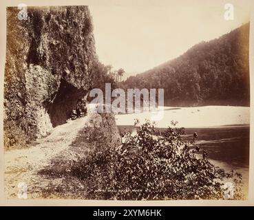 Hawk's Crag sur la route qui passe devant la rivière Buller, côte ouest, Île du Sud ; 1880 Banque D'Images