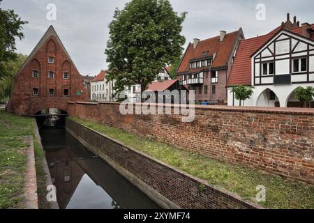 Raduni canal avec petit moulin dans la vieille ville de Gdansk ville en Pologne Banque D'Images