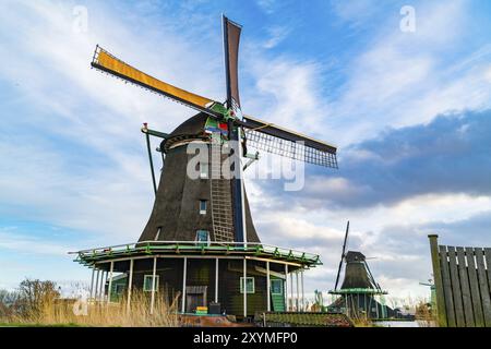 Vue sur les moulins à vent de Zaanse Schans au Village de Netherland Banque D'Images