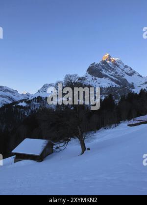 Vue de Braunwald, tôt le matin Banque D'Images