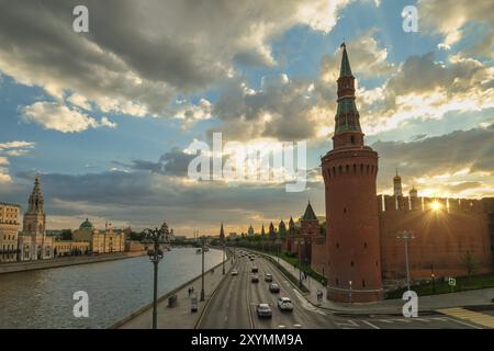 Moscou Russie, coucher de soleil sur le palais du Kremlin et la rivière de Moscou Banque D'Images