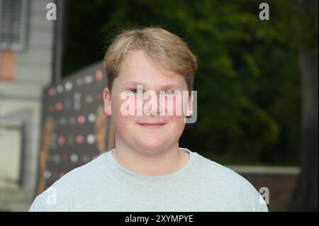 Schauspieler Julius Weckauf kommt zur Abendveranstaltung anlässlich der Kölner Jurysitzung zum international Emmy Award 2024 - demi-finale des Emmy Awards internationaux auf Schloss Arff *** L'acteur Julius Weckauf assiste à la soirée à l'occasion de la réunion du jury de Cologne pour l'Emmy Award international 2024 demi-finale des Emmy Awards internationaux à Schloss Arff Banque D'Images