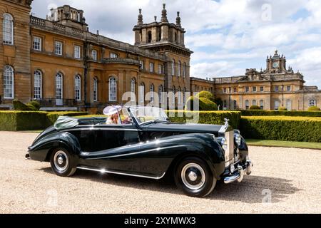 1954 Rolls Royce Silver Dawn DHC par Hooper au salon prive concours 2024 au Blenheim Palace Woodstock Oxfordshire UK Banque D'Images