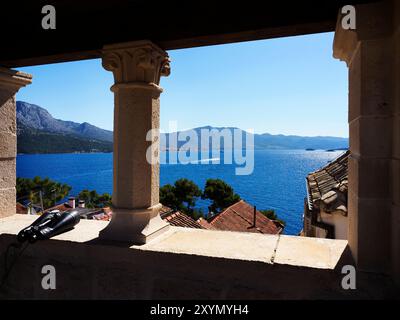 Vue vers le continent depuis le Marco Polo Centre Korcula ville Korcula Dalmatie Croatie Banque D'Images