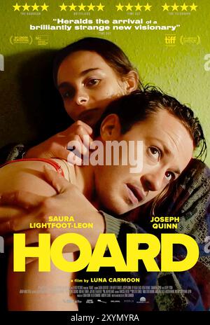 Hoard (2023), réalisé par Luna Carmoon et mettant en vedette Joseph Quinn, Hayley Squires et saura Lightfoot Leon. Le film explore la dynamique complexe de la mémoire, du traumatisme et de l'identité, avec pour toile de fond les expériences mystérieuses et traumatisantes de l'enfance d'une jeune fille. Affiche AMÉRICAINE À une feuille POUR USAGE ÉDITORIAL UNIQUEMENT. Crédit : BFA / Sunrise films Banque D'Images