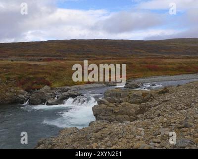 Hvannadalsa est une rivière où vous pouvez pêcher le saumon dans le nord-ouest de l'Islande. Hvannadalsa est une rivière à saumon à trois tiges, située sur la côte ouest Banque D'Images