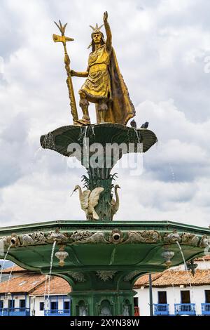 La statue de Pachacuti à Plaza de Armas à Cusco, Pérou, Amérique du Sud Banque D'Images