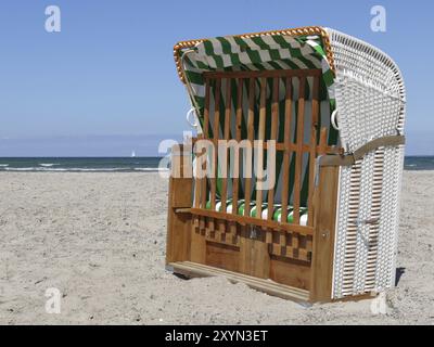 Chaise de plage simple à Heiligenhafen. De Wikipédia : la chaise de plage existe depuis plus de 125 ans. Le maître-panier de Rostock Wilhelm Banque D'Images