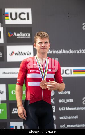 PAL Arinsal, Andorre : août 30 2024 : Henrique Hougs du DANEMARK célèbre sur le podium la troisième place du WO VTT UCI Banque D'Images