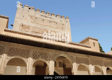 Détail de Comares Tour et Cour des Myrtles ou Cour de la bénédiction dans l'Alhambra de Granda, Espagne, Europe Banque D'Images