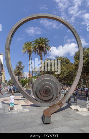 Sculpture sur Calle Mayor de Triana, Las Palmas, Gran Canaria Canary Islands, Spain, Las Palmas de Gran Canaria, Gran Canaria, Canary Islands, Spain, E Banque D'Images